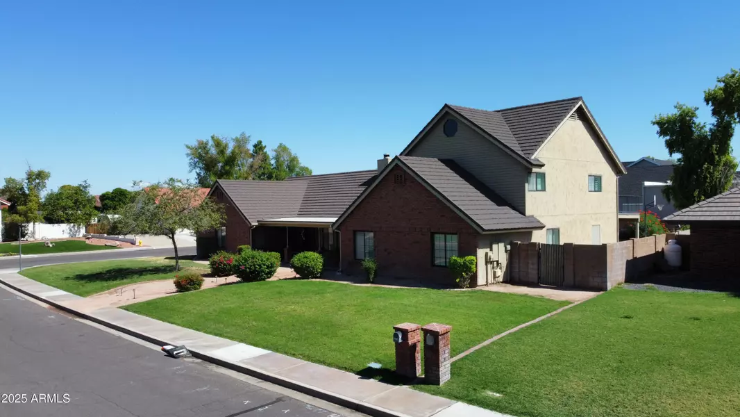 2241 N HUNT Circle, Mesa, AZ 85203