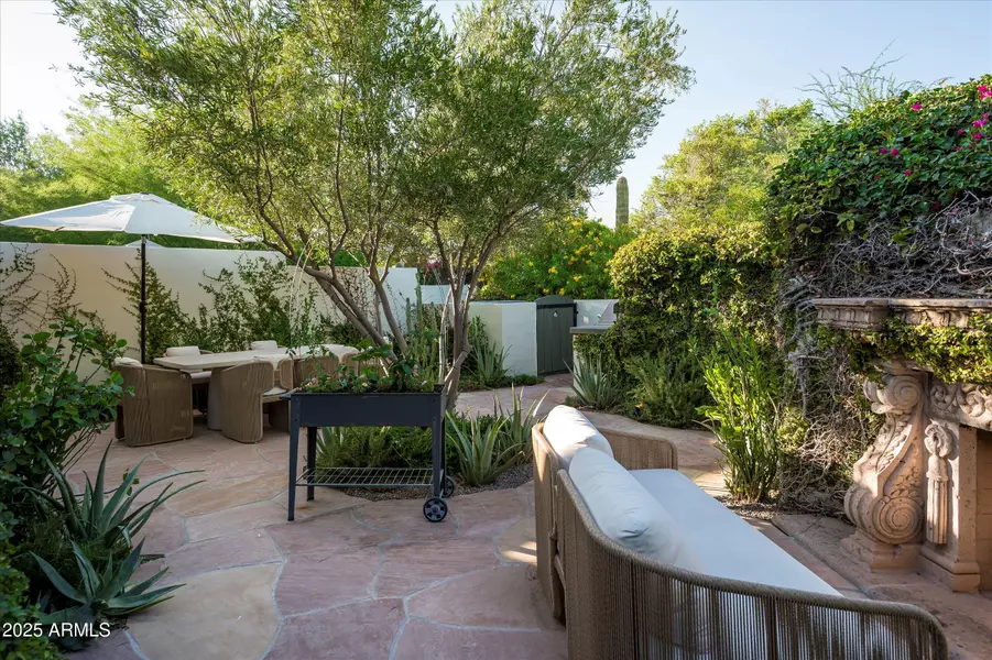 5101 N CASA BLANCA Drive #215, Paradise Valley, AZ 85253