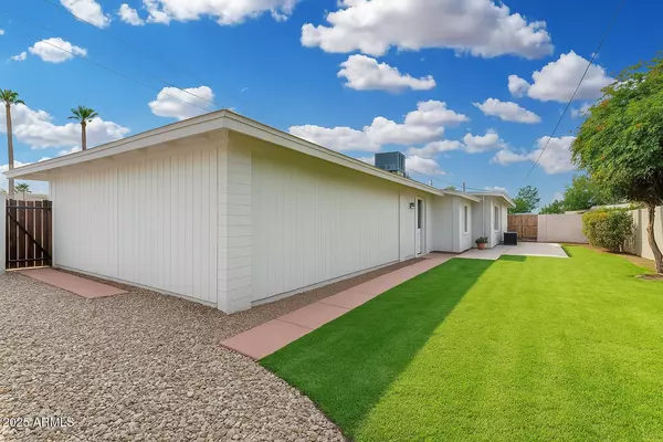 Phoenix, AZ 85020,1106 E GLENDALE Avenue