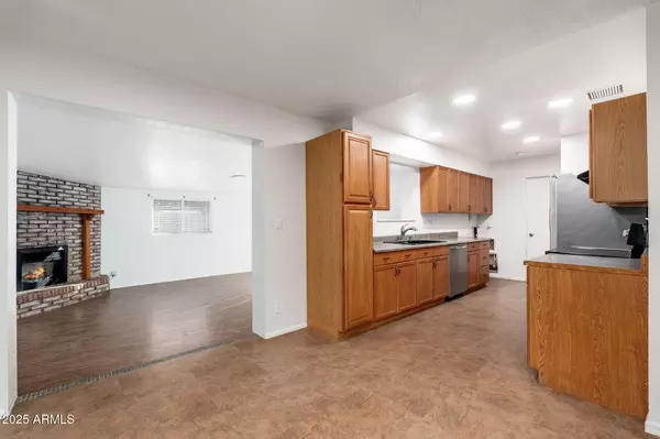 Phoenix, AZ 85029,3215 W SHARON Avenue