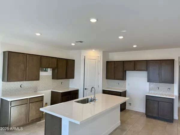 San Tan Valley, AZ 85143,2933 E Mecklenburg Way