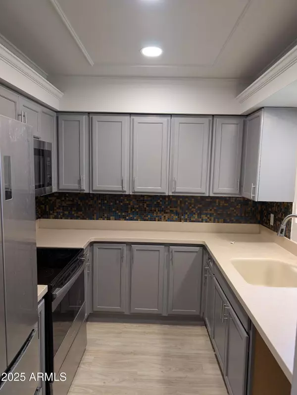 Phoenix, AZ 85021,7126 N 19TH Avenue #140