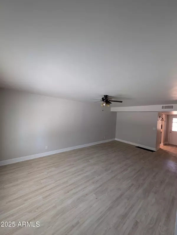 Phoenix, AZ 85021,7126 N 19TH Avenue #140