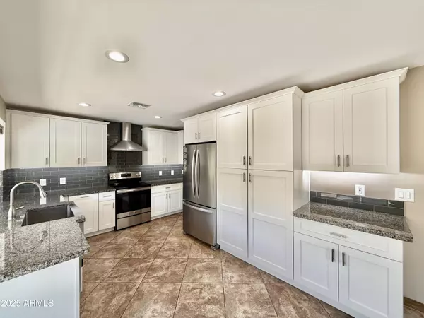 Phoenix, AZ 85029,535 W SWEETWATER Avenue