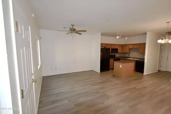 Phoenix, AZ 85015,1718 W COLTER Street #126