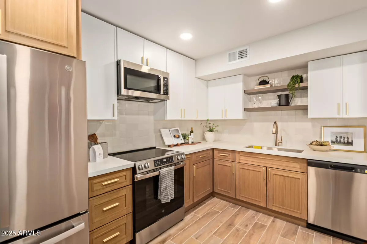 Phoenix, AZ 85018,4201 E CAMELBACK Road #28