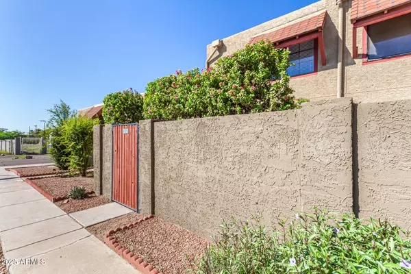 Phoenix, AZ 85017,2724 W MCLELLAN Boulevard #128