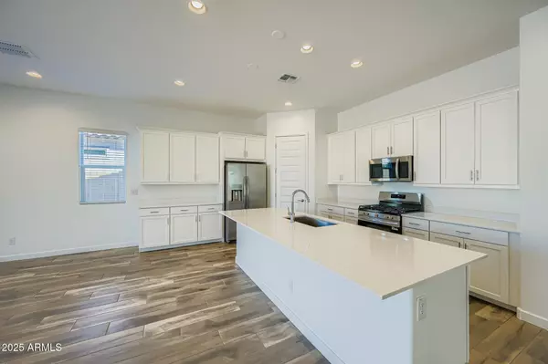 Apache Junction, AZ 85120,10052 S DUTCHMAN Drive