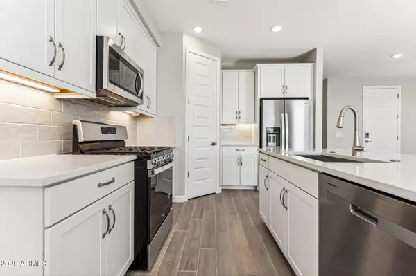 Phoenix, AZ 85054,5846 E ZACHARY Drive