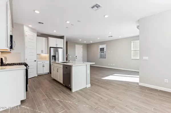 Phoenix, AZ 85054,5846 E ZACHARY Drive