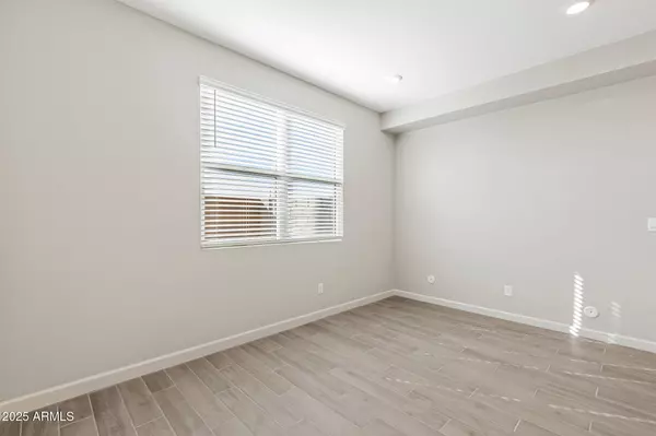 Phoenix, AZ 85054,5846 E ZACHARY Drive