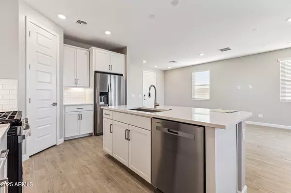 Phoenix, AZ 85054,5818 E ZACHARY Drive