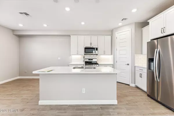 Phoenix, AZ 85054,5818 E ZACHARY Drive