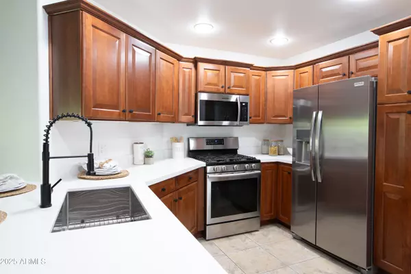 Phoenix, AZ 85054,5450 E DEER VALLEY Drive #1215