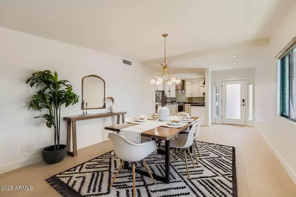 Phoenix, AZ 85028,3710 E PARADISE Drive