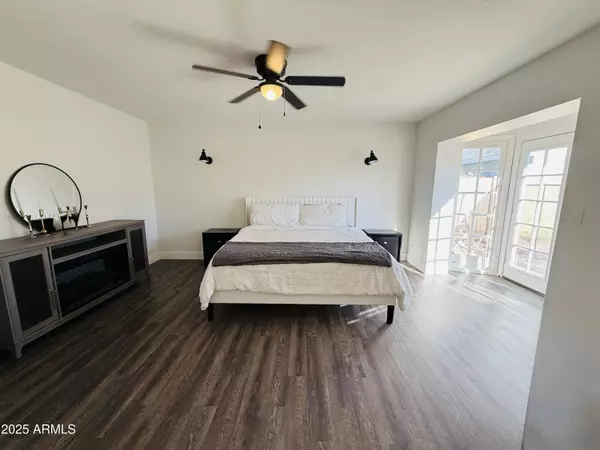 Phoenix, AZ 85022,215 E Helena Drive