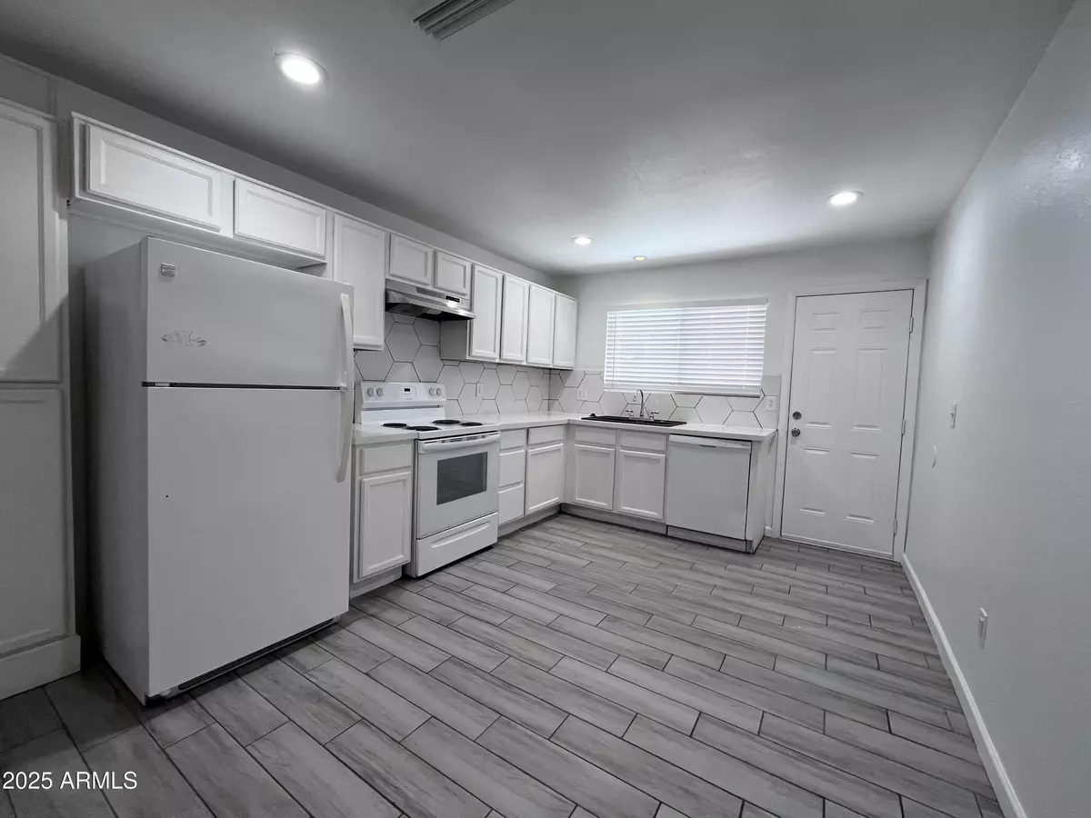 Phoenix, AZ 85051,3302 W LOMA Lane #2