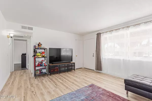 Tempe, AZ 85283,5918 S PARKSIDE Drive