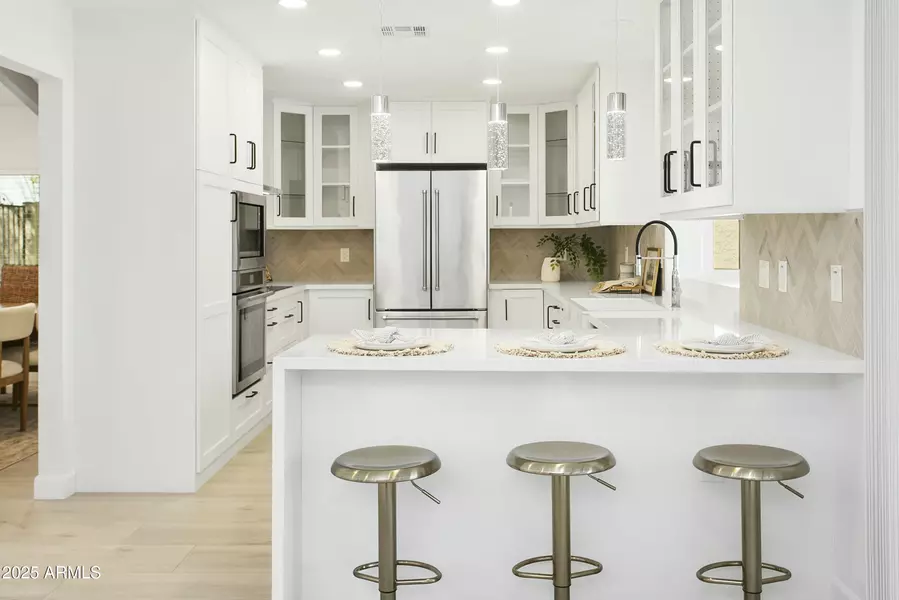 1052 E SANDPIPER Drive, Tempe, AZ 85283