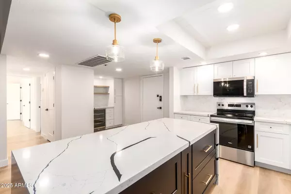 Scottsdale, AZ 85251,7920 E CAMELBACK Road #301