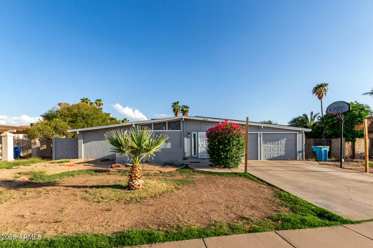 Phoenix, AZ 85029,3807 W MERCER Lane