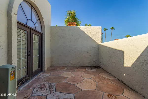 Phoenix, AZ 85014,6640 N CHATELAINE Place