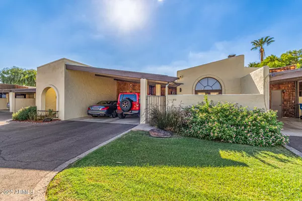 Phoenix, AZ 85014,6640 N CHATELAINE Place