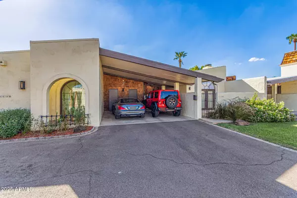 Phoenix, AZ 85014,6640 N CHATELAINE Place