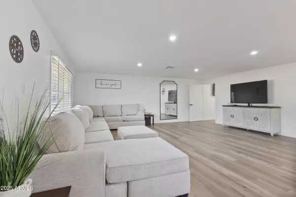 Phoenix, AZ 85029,13050 N 17TH Avenue