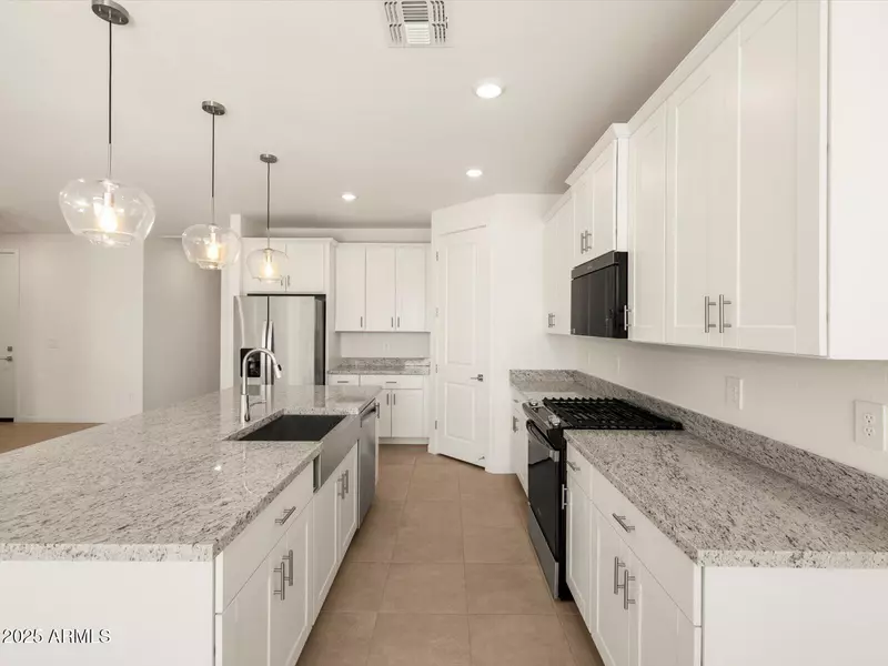 2426 E Grenache Road, San Tan Valley, AZ 85143