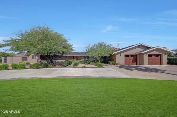 Phoenix, AZ 85018,5231 N 42ND Place