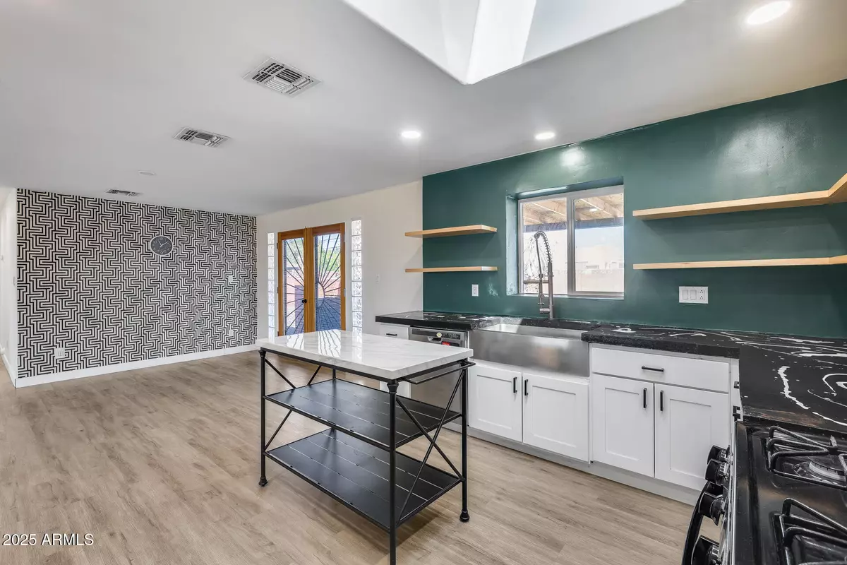 Phoenix, AZ 85015,2232 W SAN MIGUEL Avenue