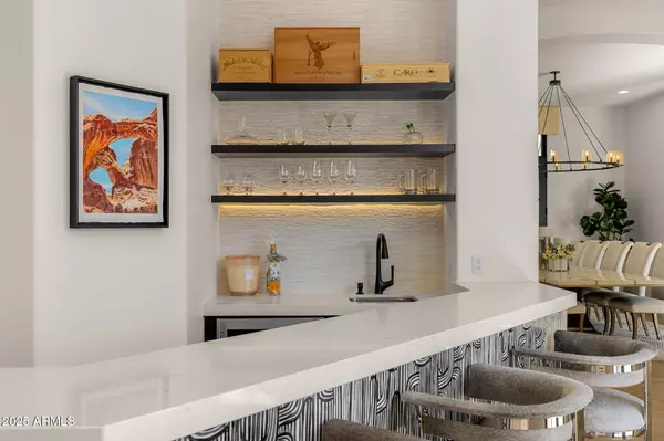 Paradise Valley, AZ 85253,6650 N HILLSIDE Drive