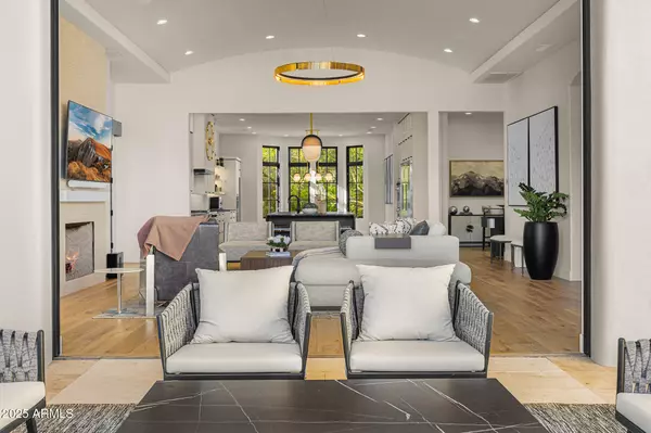 Paradise Valley, AZ 85253,6650 N HILLSIDE Drive