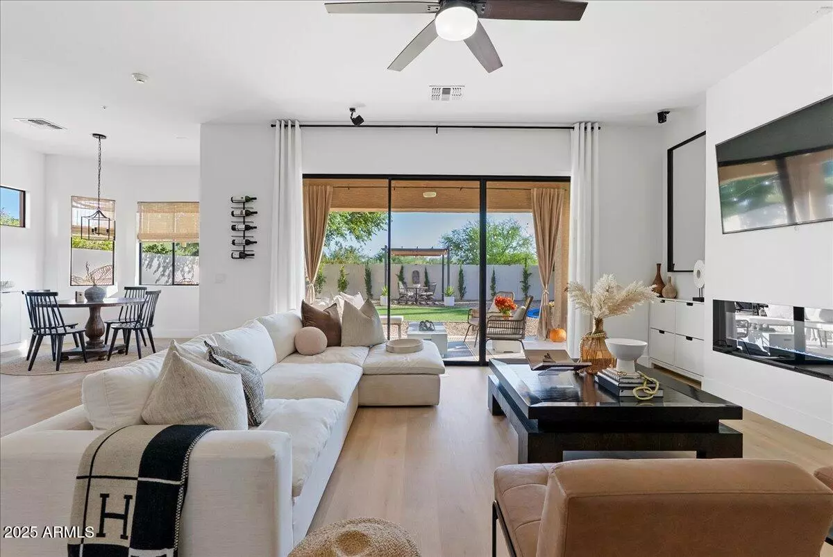 Phoenix, AZ 85085,2405 W APACHE RAIN Road
