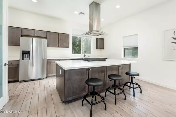 Phoenix, AZ 85004,325 E Coronado Road #13