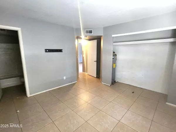 Phoenix, AZ 85029,1548 W SAHUARO Drive #1