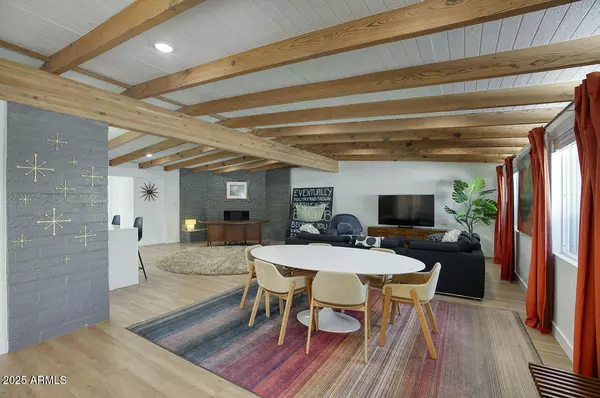 Phoenix, AZ 85014,5821 N 10TH Street