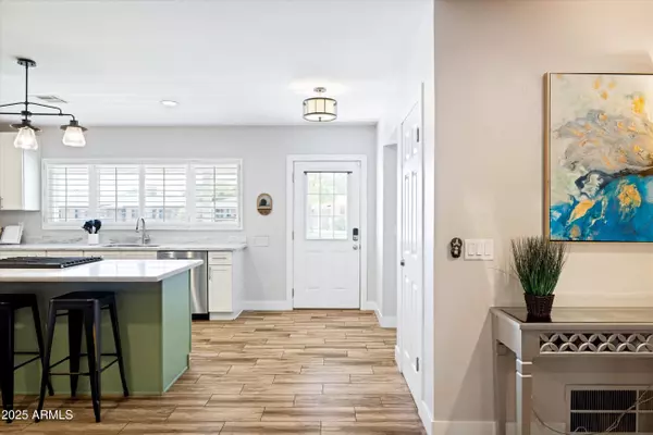 2126 W CAMBRIDGE Avenue, Phoenix, AZ 85009