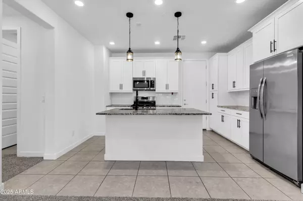 Chandler, AZ 85248,4077 S SABRINA Drive #109