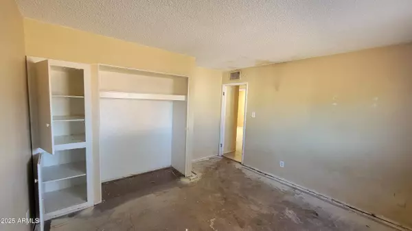 Phoenix, AZ 85033,8118 W OSBORN Road