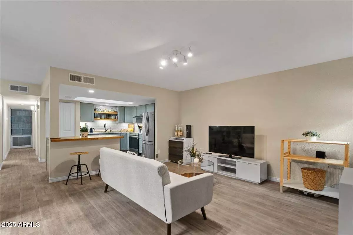 Mesa, AZ 85203,640 N HOBSON --