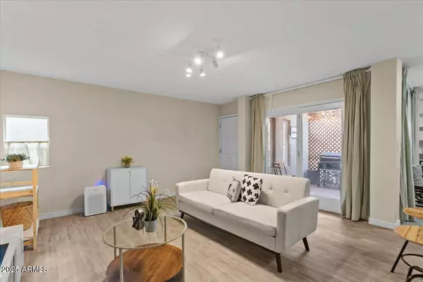 Mesa, AZ 85203,640 N HOBSON --