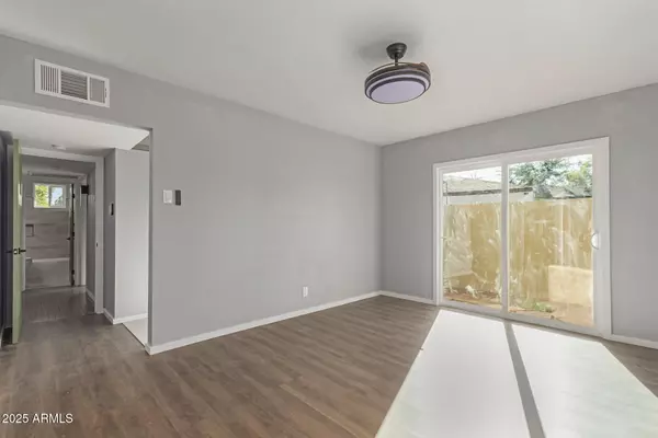 Phoenix, AZ 85013,913 W TURNEY Avenue