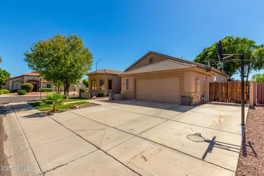 7977 W CLARA Lane, Peoria, AZ 85382