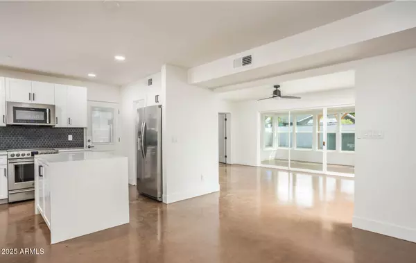 Phoenix, AZ 85016,4729 N 24TH Street