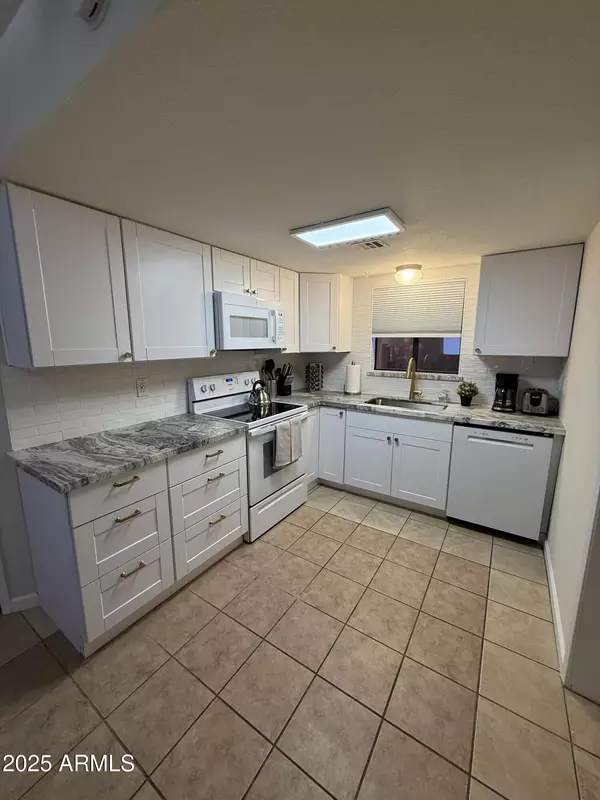 540 S WEST Road #24, Wickenburg, AZ 85390