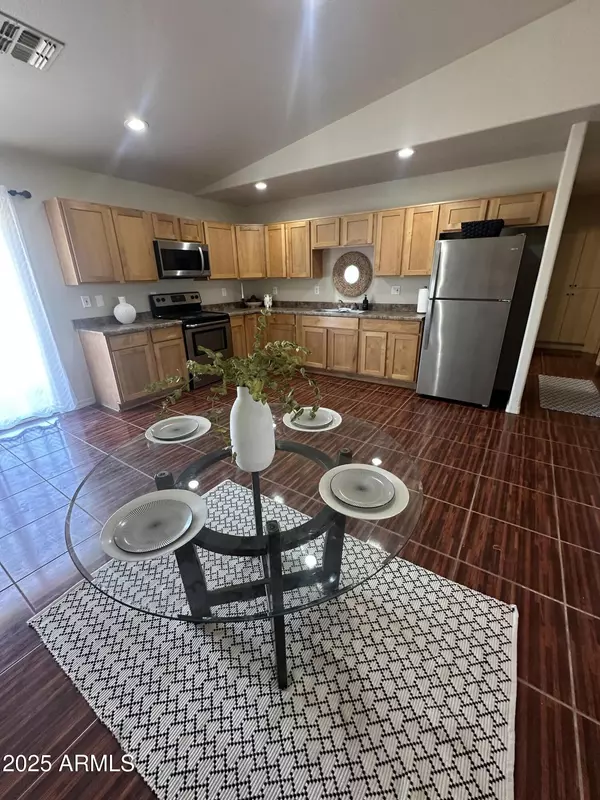 Phoenix, AZ 85033,6748 W Coolidge Street