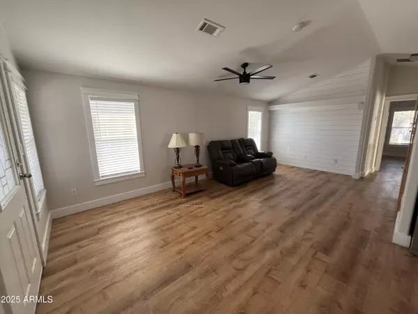 Glendale, AZ 85304,10960 N 67th Avenue #118