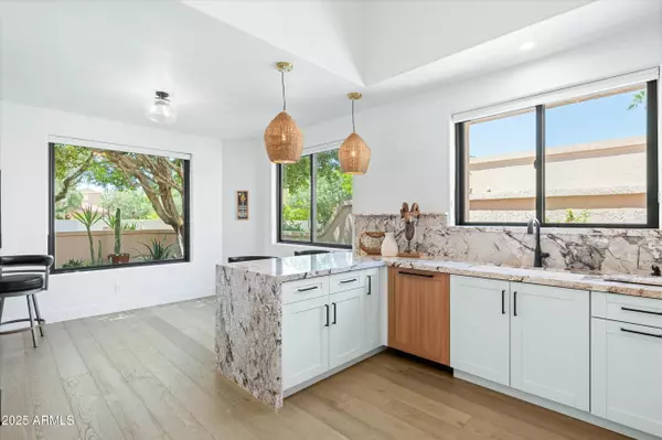 Scottsdale, AZ 85258,10118 E CINNABAR Avenue